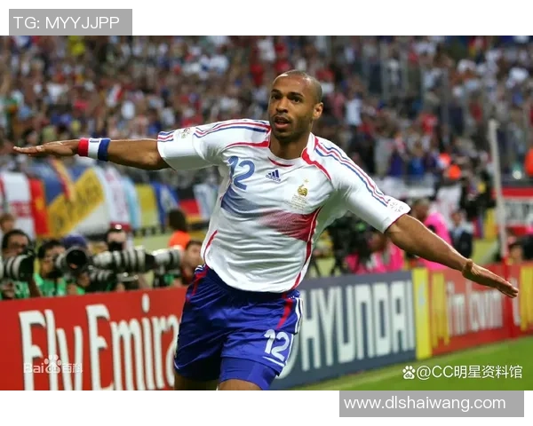 亨利足球明星高清壁纸尽显传奇风采与精彩瞬间的完美结合